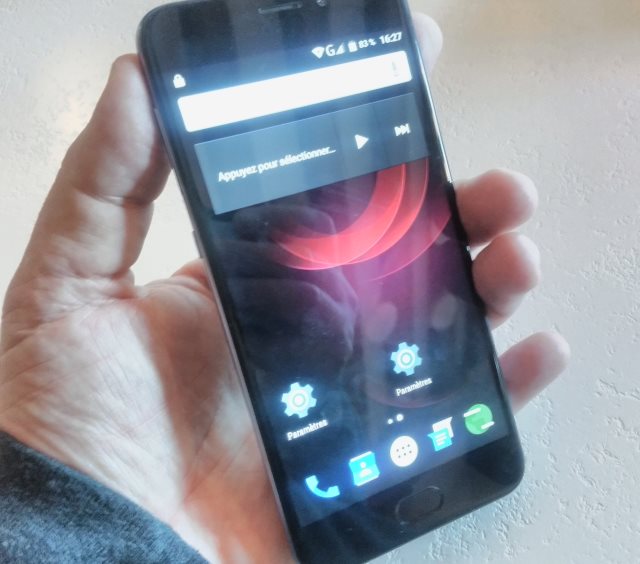 Un smartphone pour grande main